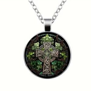 NIP UNISEX Celtic Knot Cross Pendant with Necklace in Silver Tone!
